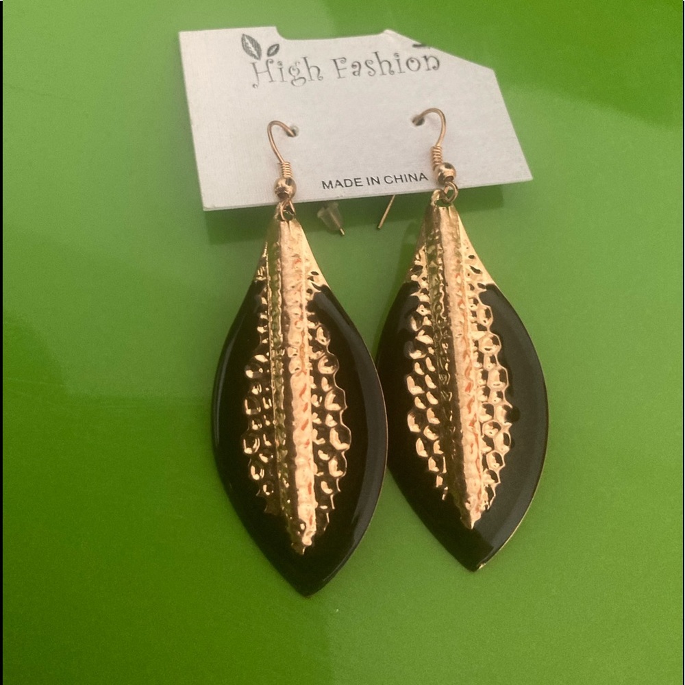 Women’s leaf earrings